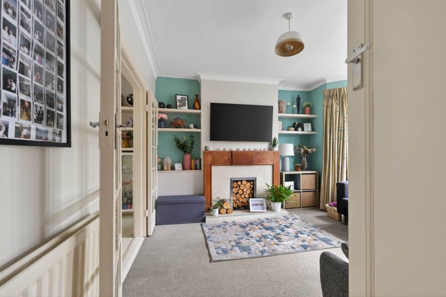 3 Ravensdene Park