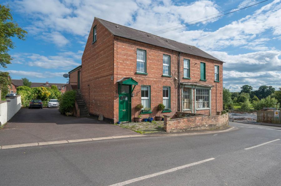 64 Edenderry Village