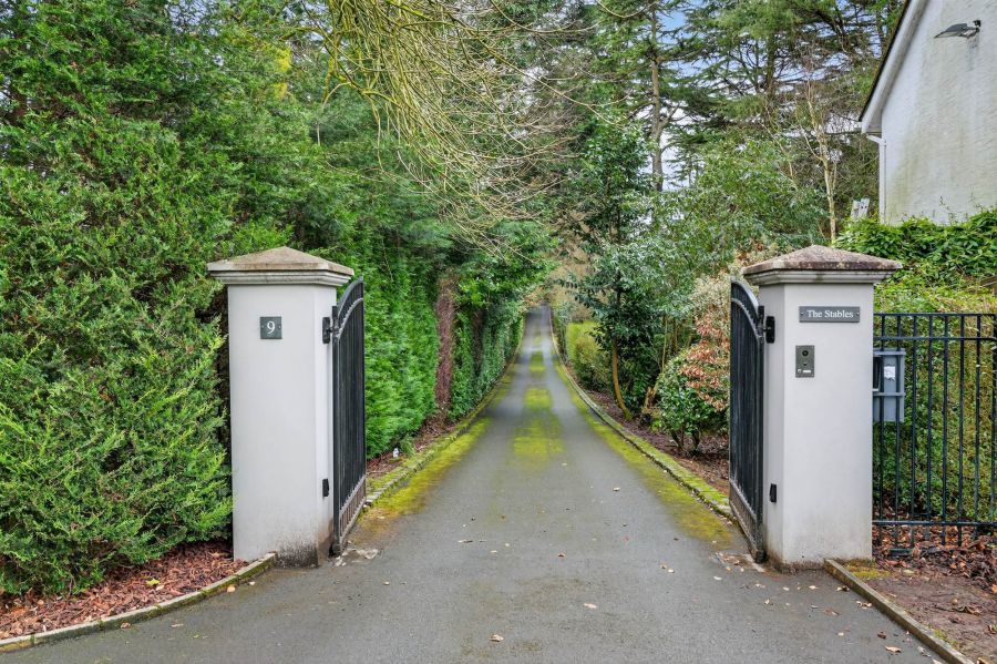 The Stables, 9 Deramore Park South