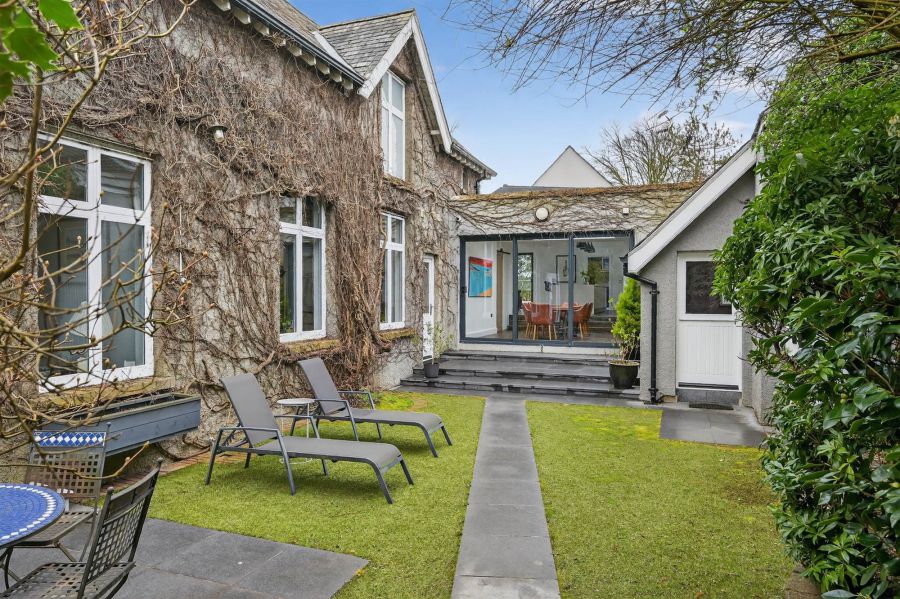 The Stables, 9 Deramore Park South