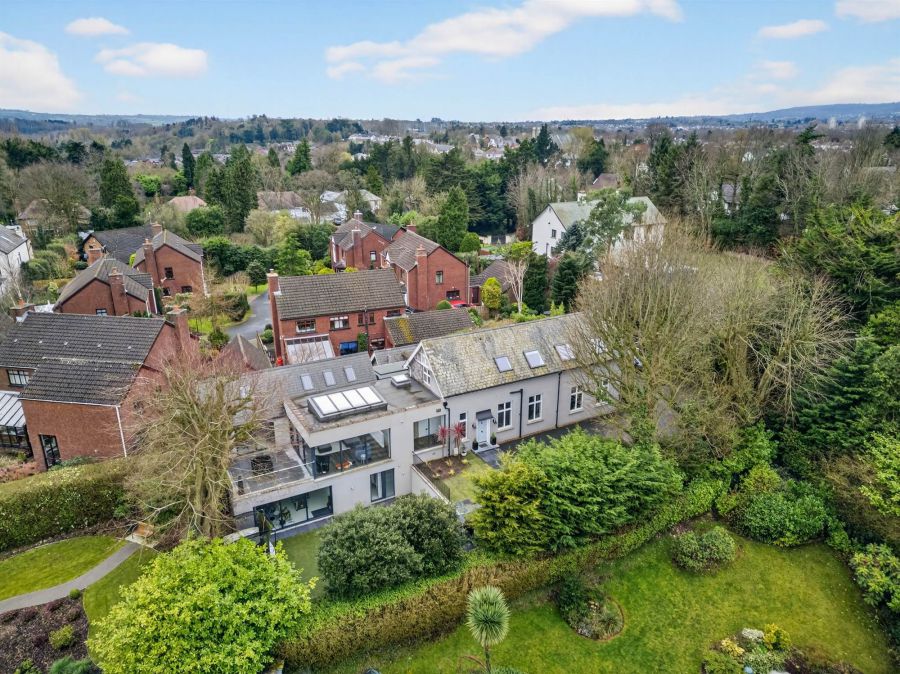 The Stables, 9 Deramore Park South