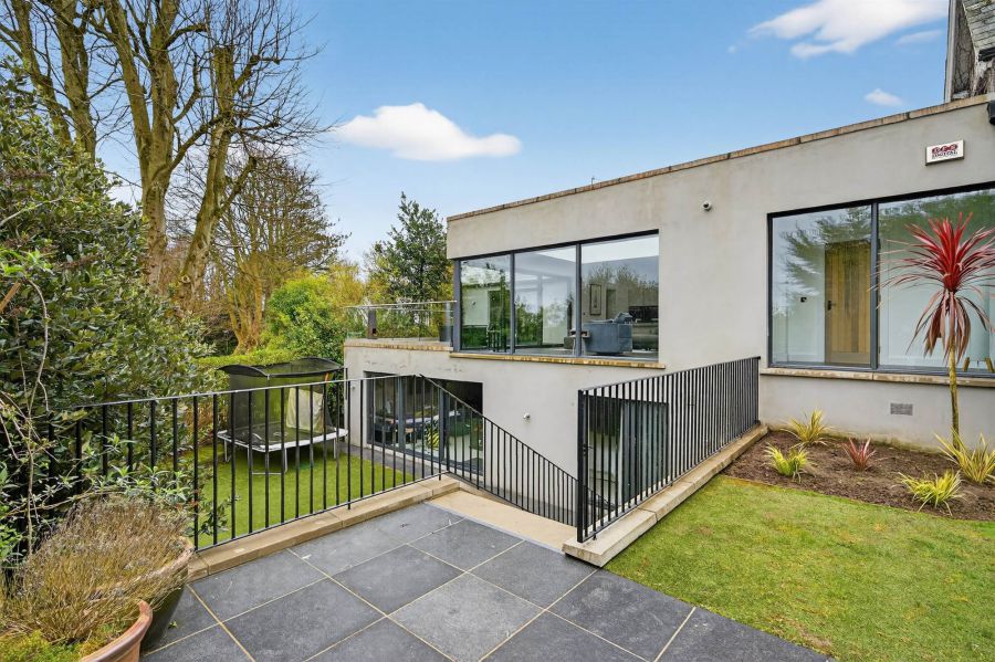 The Stables, 9 Deramore Park South