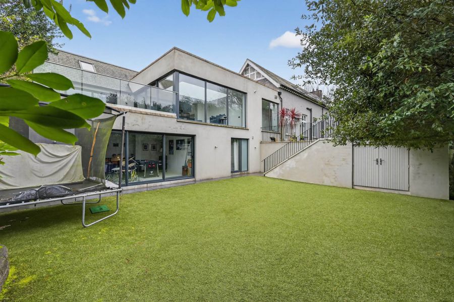 The Stables, 9 Deramore Park South