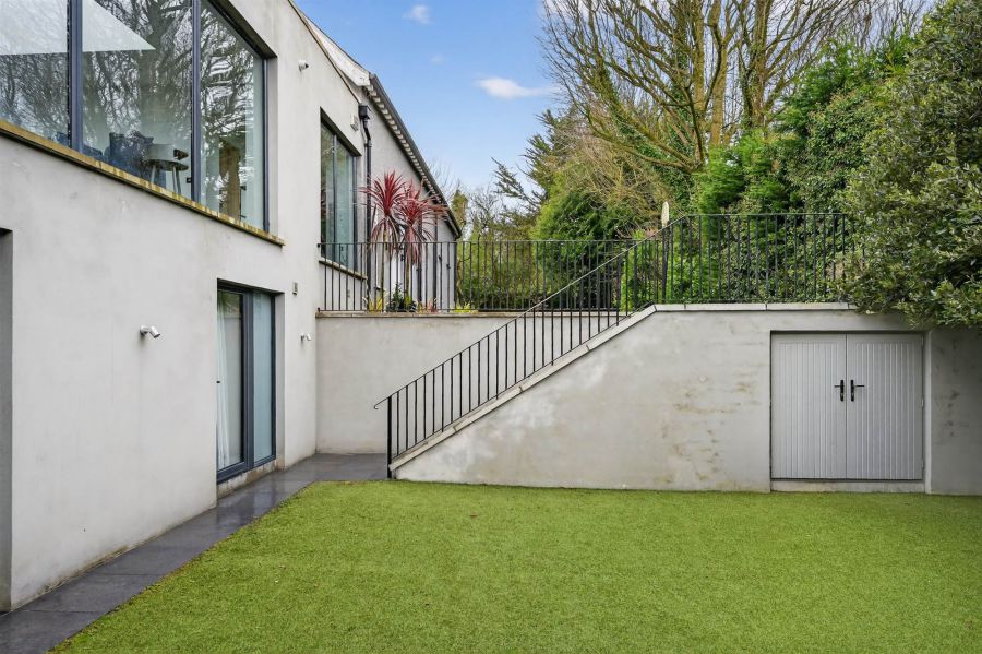 The Stables, 9 Deramore Park South