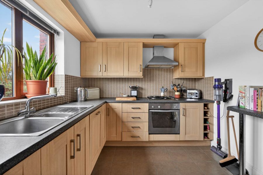 16 Annadale Square