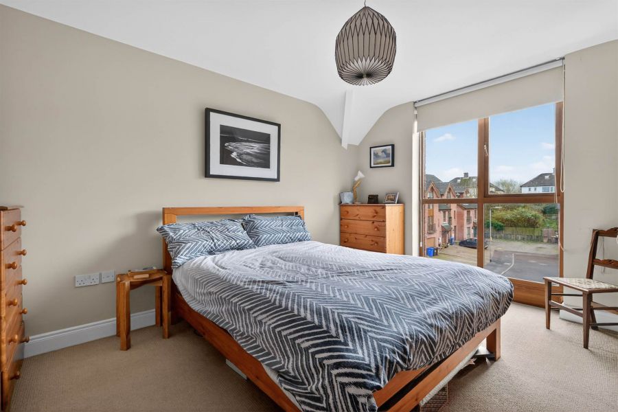 16 Annadale Square