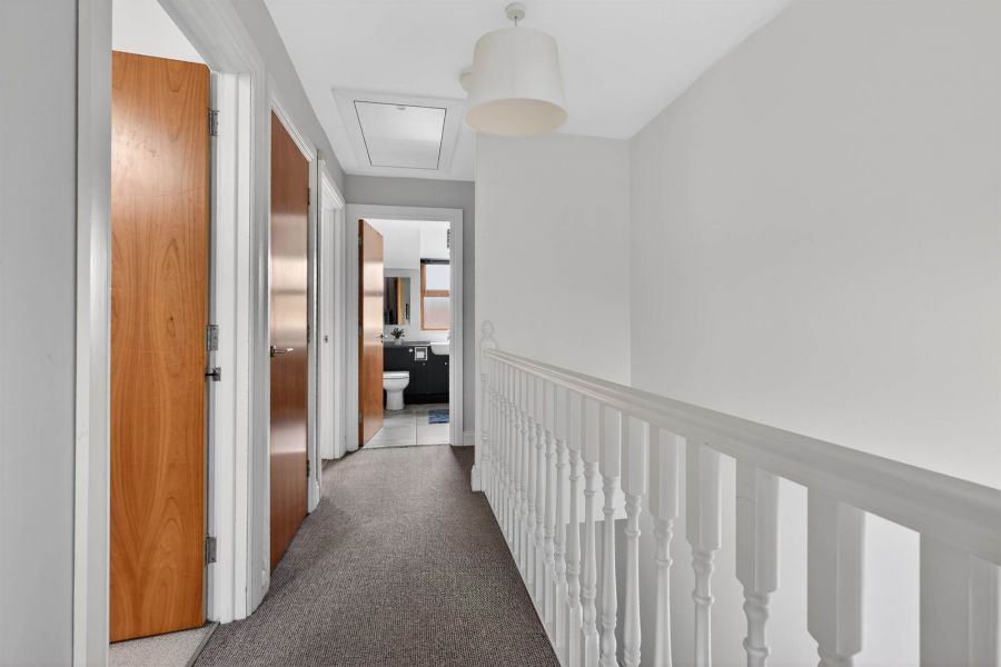 16 Annadale Square