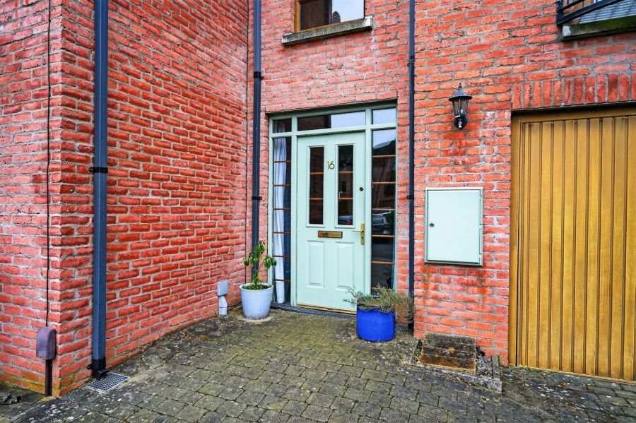 16 Annadale Square