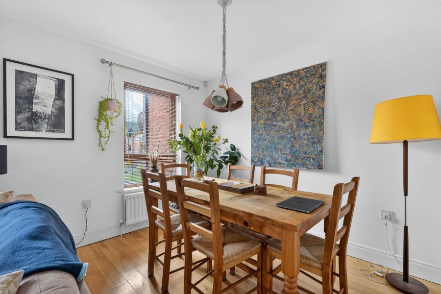 16 Annadale Square