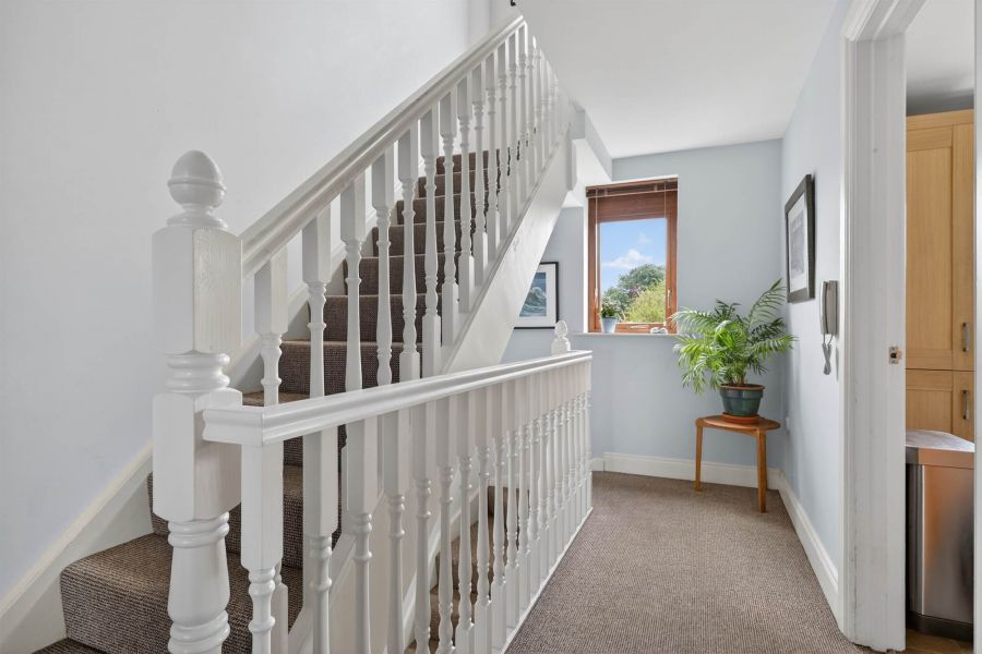16 Annadale Square