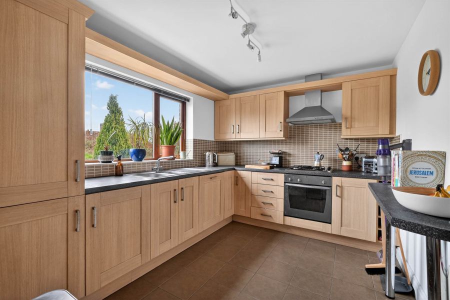 16 Annadale Square