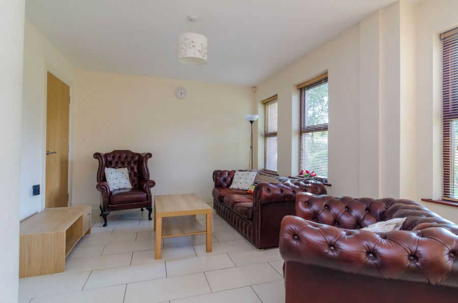 16 Myrtlefield Manor