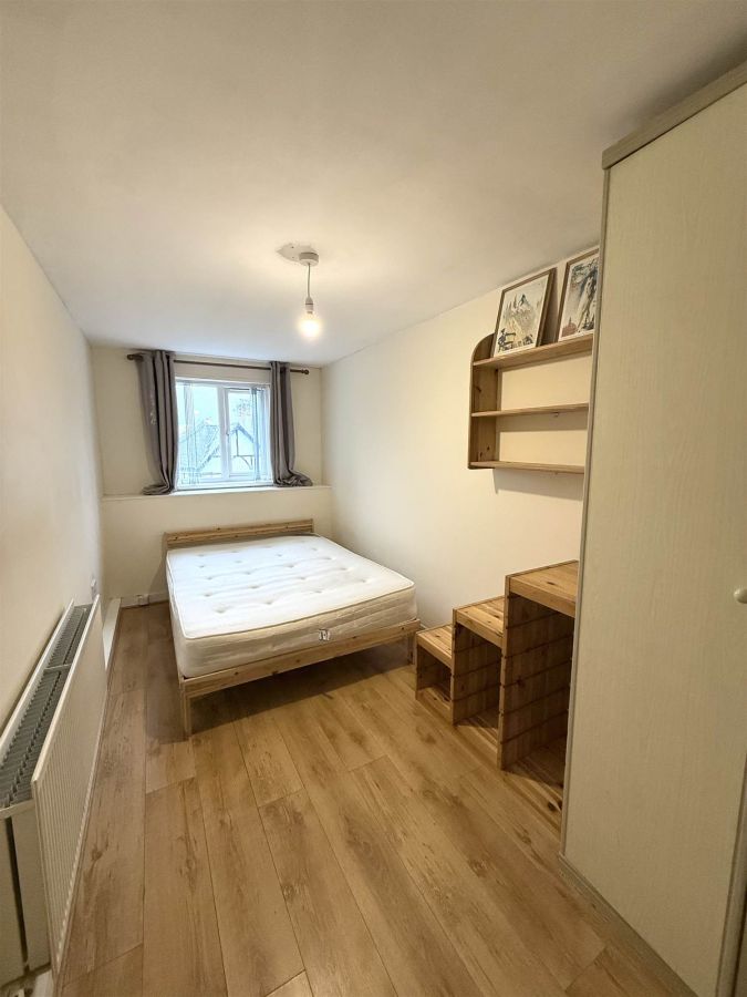 Apt 11 St Ives, Malone Avenue