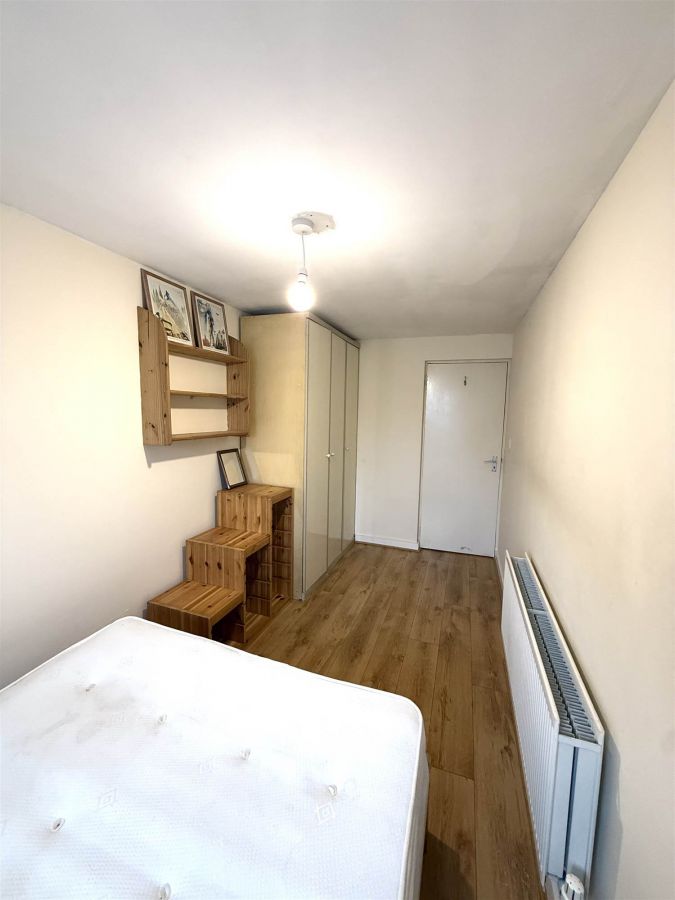 Apt 11 St Ives, Malone Avenue