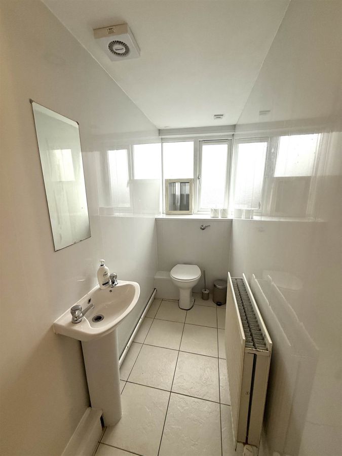 Apt 11 St Ives, Malone Avenue