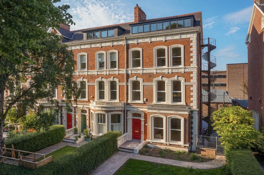 4, 19 College Gardens, Malone, Belfast, BT9 6FU