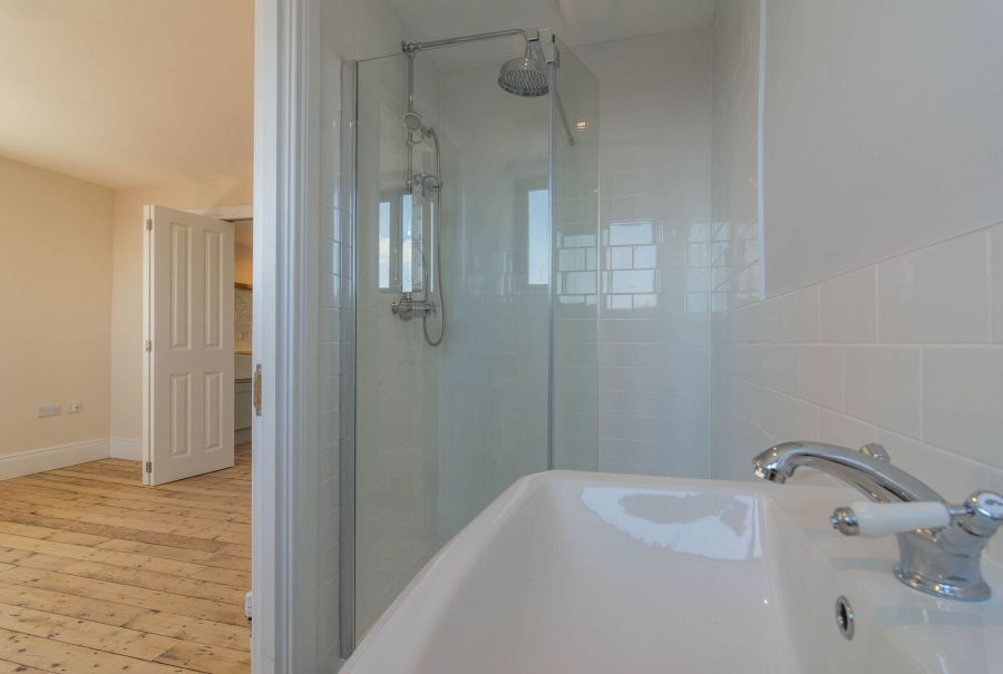 4, 19 College Gardens