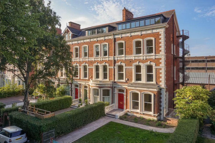 4, 19 College Gardens