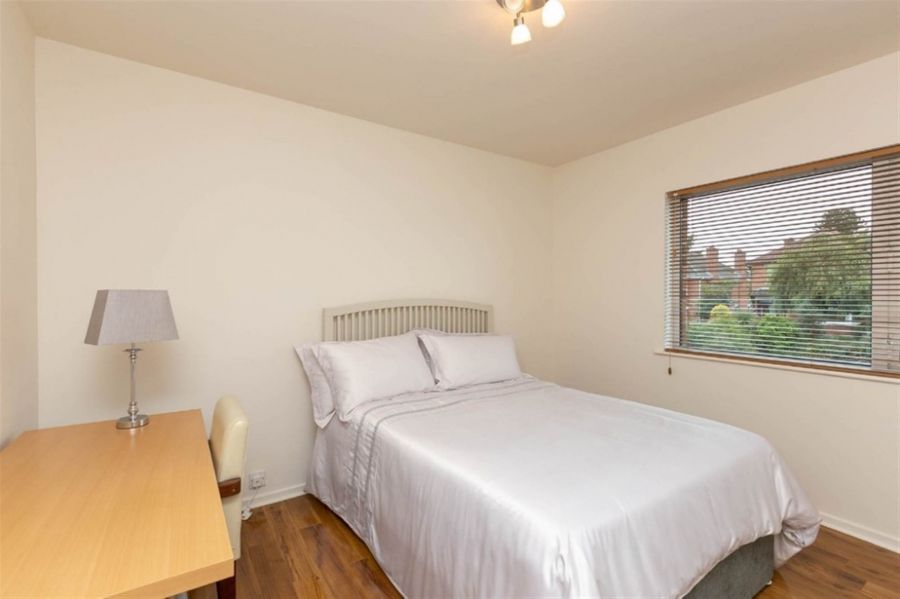 2 33 Knightsbridge Park