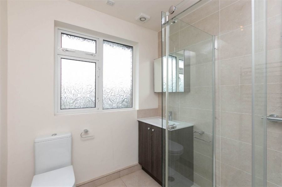 2 33 Knightsbridge Park