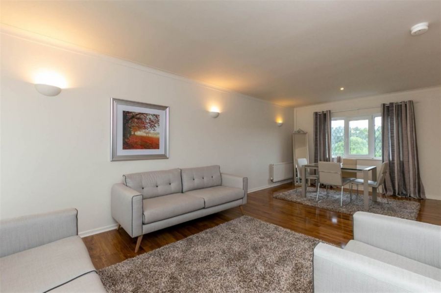2 33 Knightsbridge Park