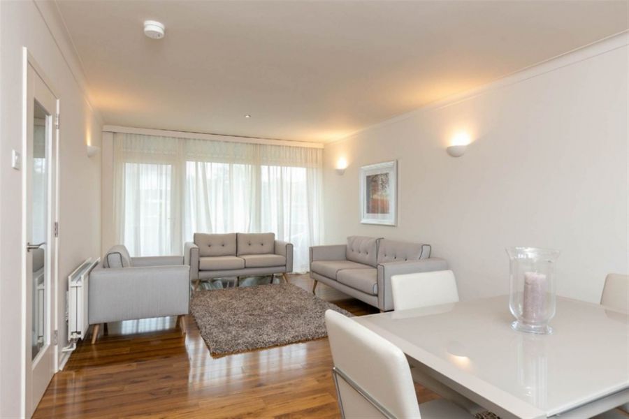 2 33 Knightsbridge Park