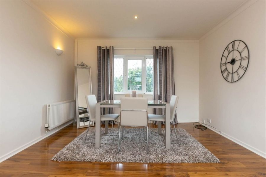 2 33 Knightsbridge Park