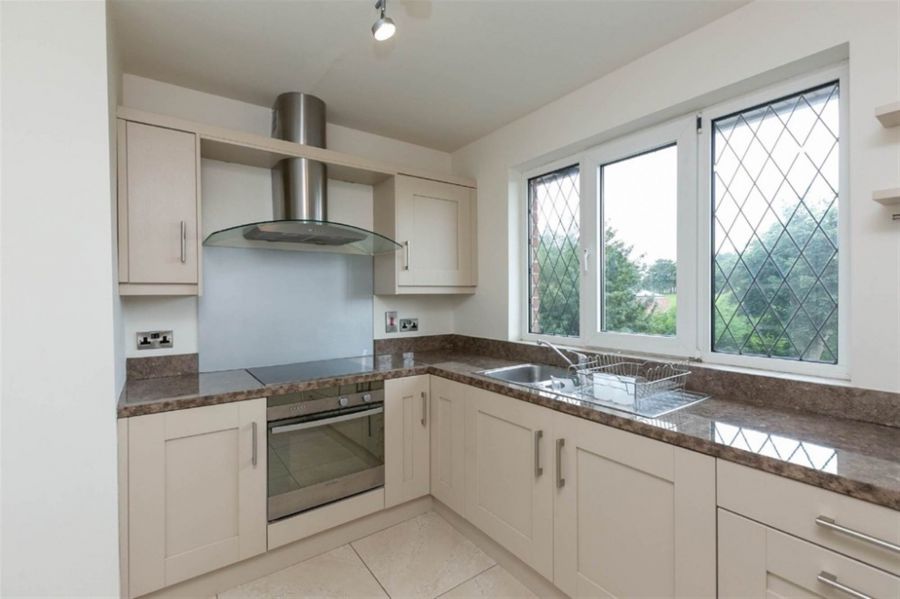 2 33 Knightsbridge Park