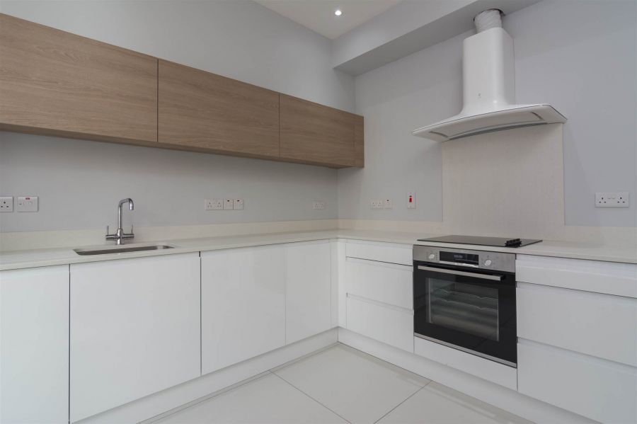 2 Thornhill Malone