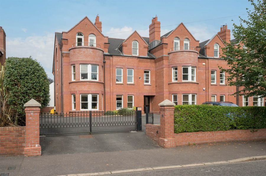 Apt 2 16 Deramore Park,malone road, belfast, BT9 5JU