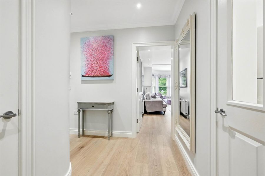 Apt 2 16 Deramore Park