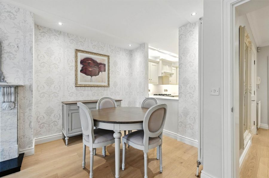 Apt 2 16 Deramore Park