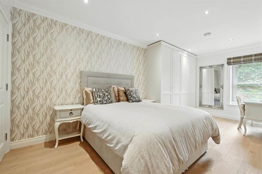 Apt 2 16 Deramore Park