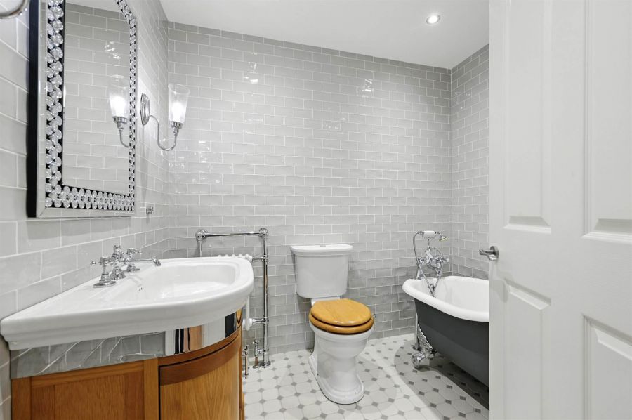 Apt 2 16 Deramore Park