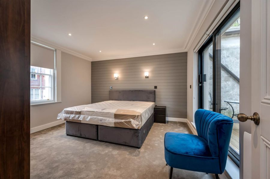 Apt 3,16 Upper Crescent