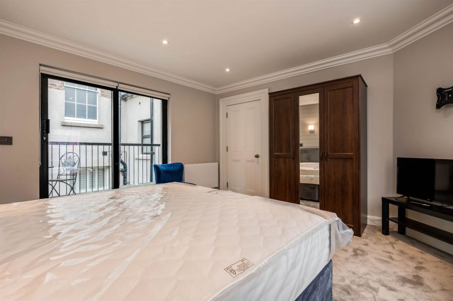 Apt 3,16 Upper Crescent