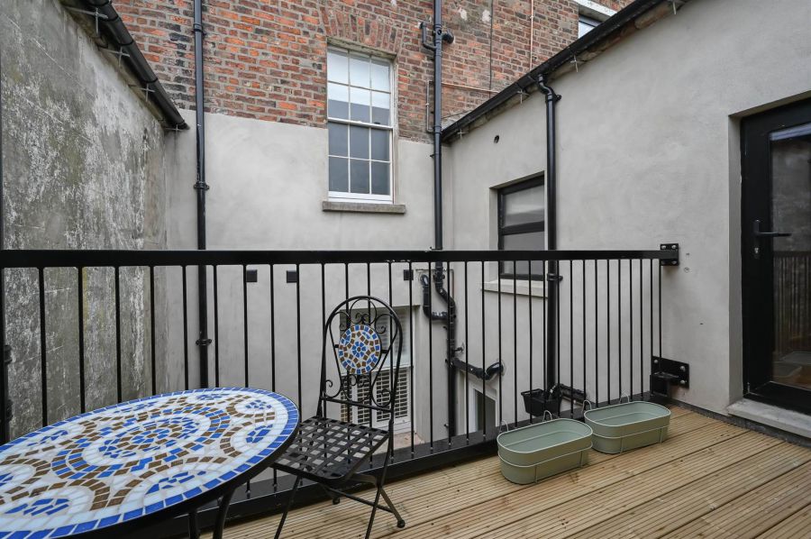 Apt 3,16 Upper Crescent