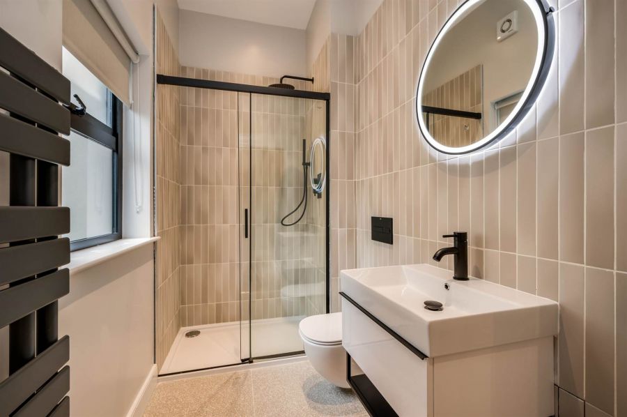 Apt 3,16 Upper Crescent