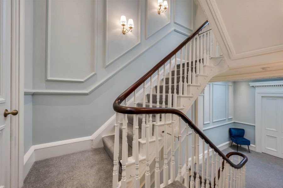 Apt 3,16 Upper Crescent