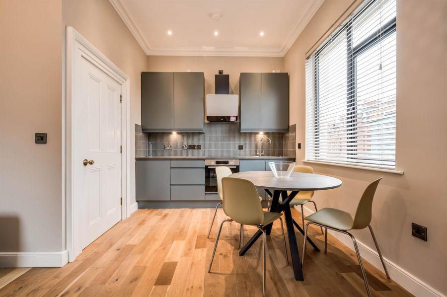 Apt 3,16 Upper Crescent