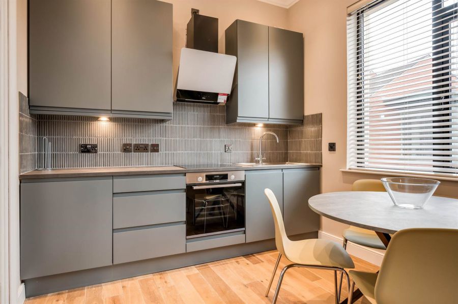 Apt 3,16 Upper Crescent