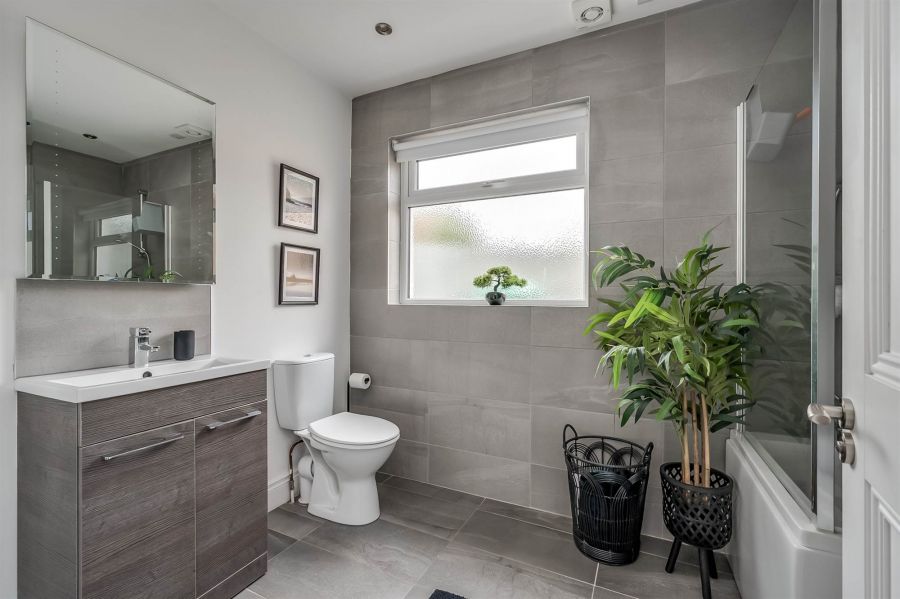 49 Finaghy Park Central