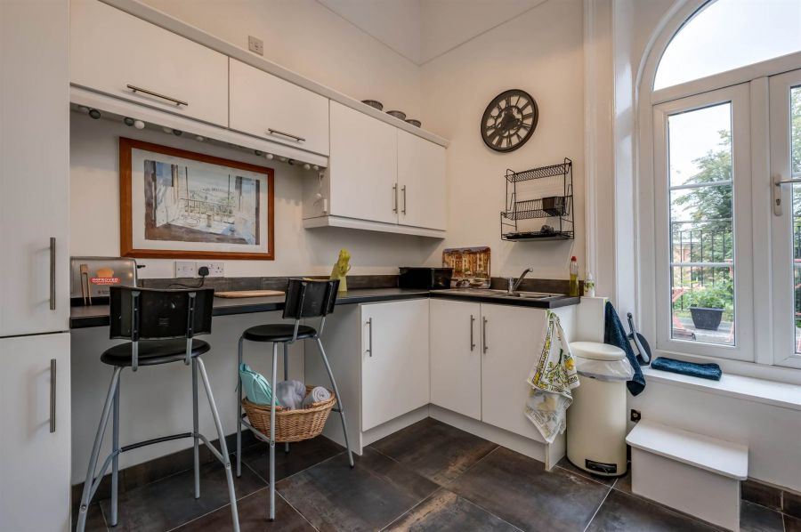 Flat F Notting Hill Manor