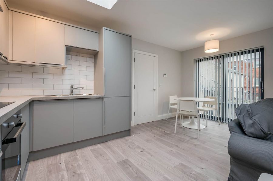 Apt 6 41 Wellington Park
