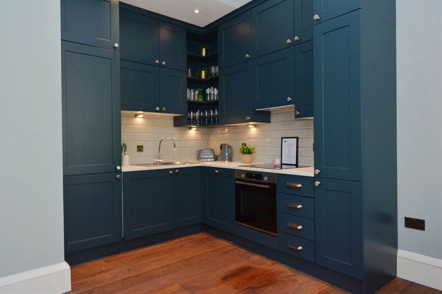 Apt 4 16 Upper Crescent