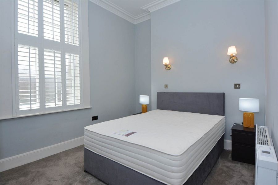 Apt 4 16 Upper Crescent