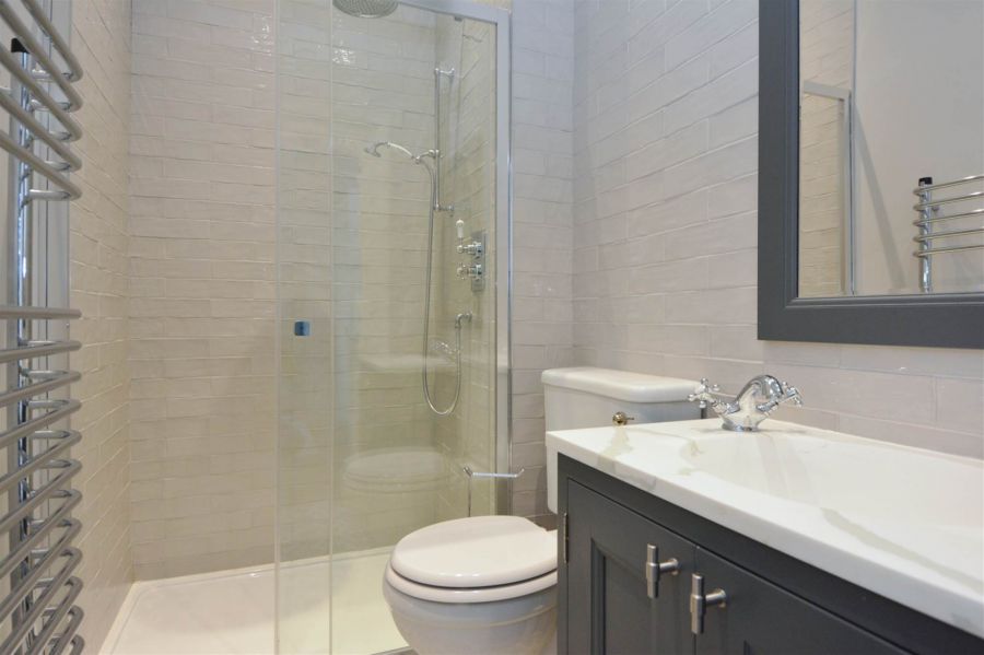 Apt 4 16 Upper Crescent