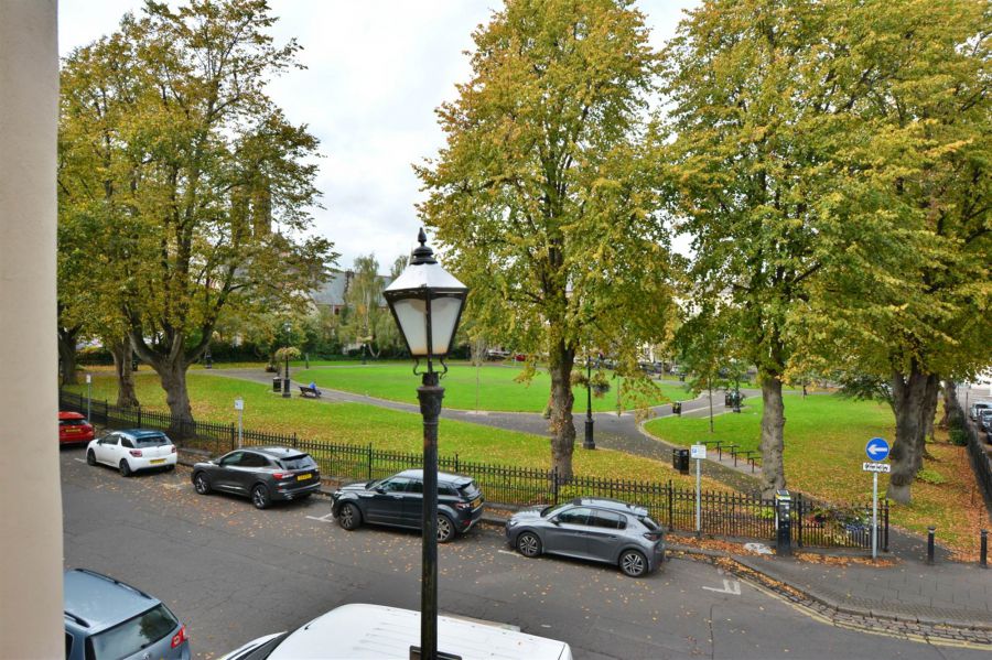 Apt 4 16 Upper Crescent