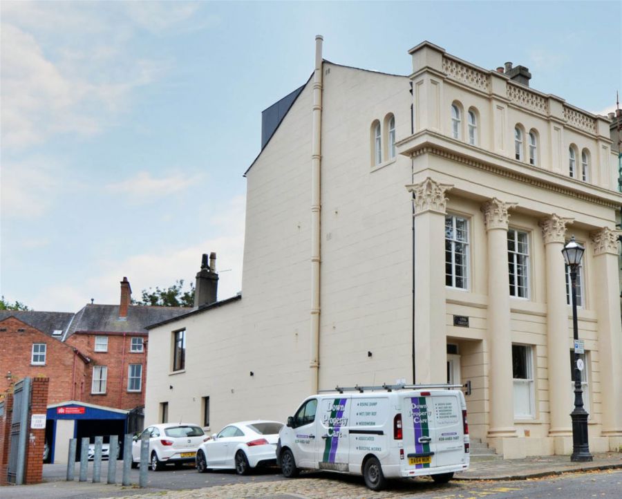 Apt 4 16 Upper Crescent