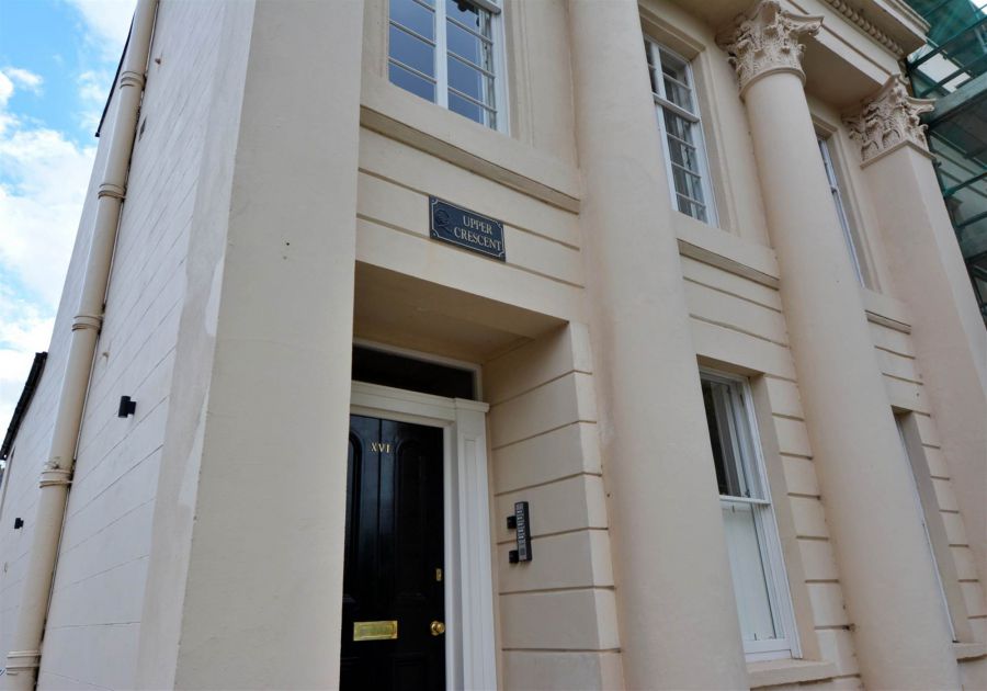 Apt 4 16 Upper Crescent